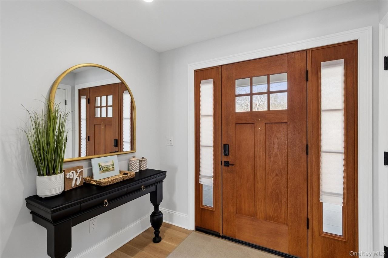 47 Old Riverhead Rd - Photo 4 of 44