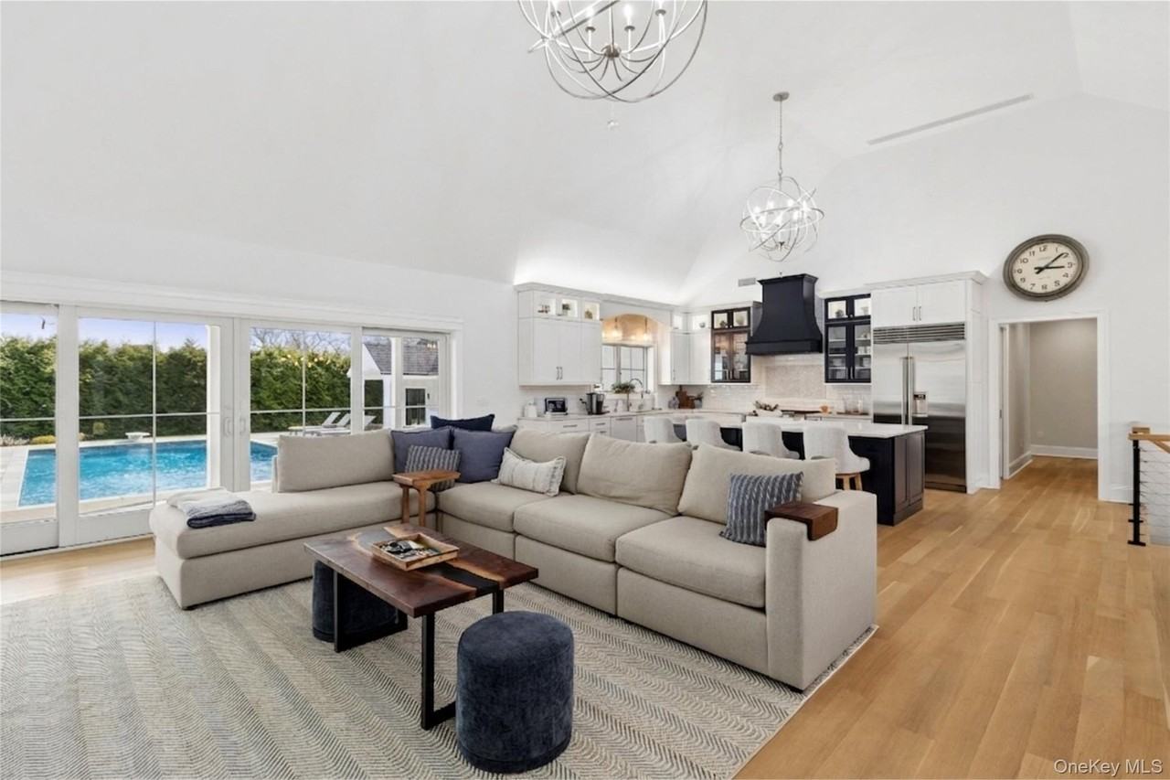 47 Old Riverhead Rd - Photo 5 of 44