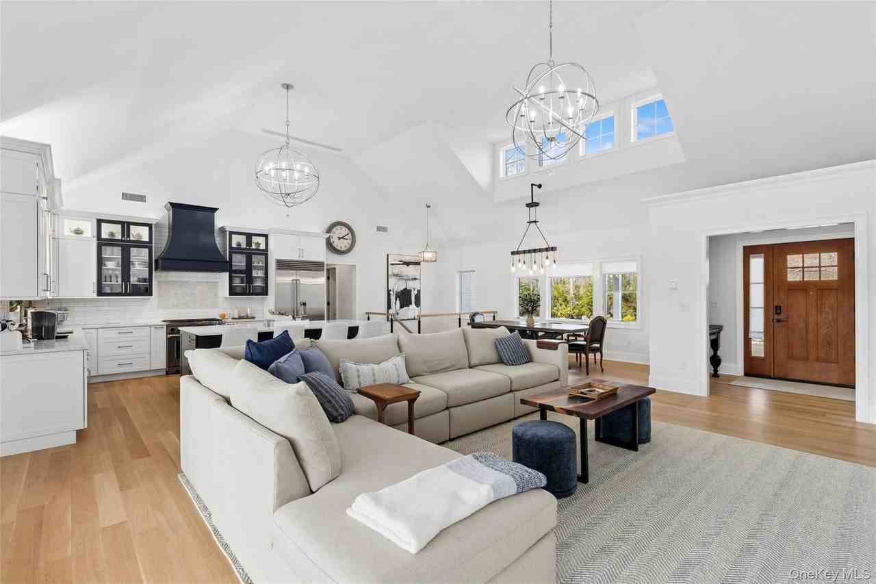 47 Old Riverhead Rd - Photo 6 of 44