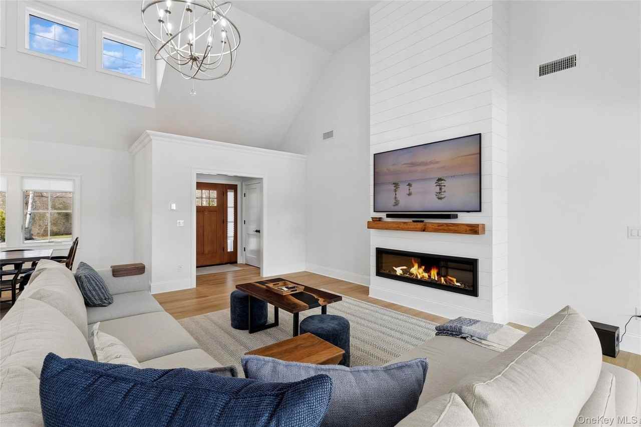 47 Old Riverhead Rd - Photo 7 of 44