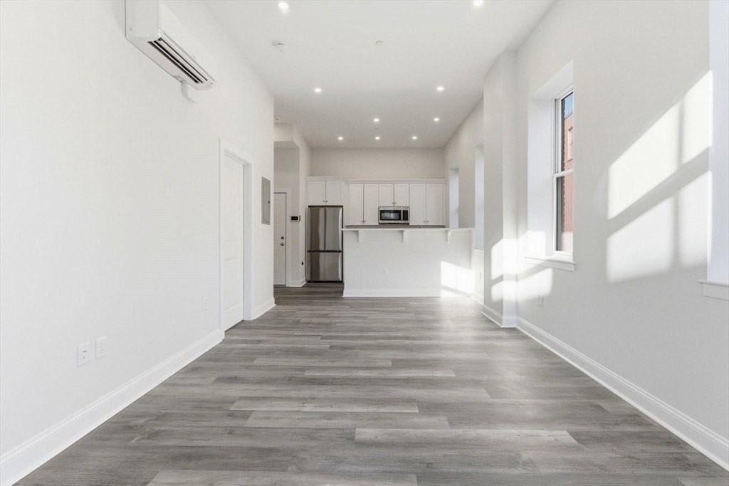 19 Essex St #401 - Photo 2 of 5