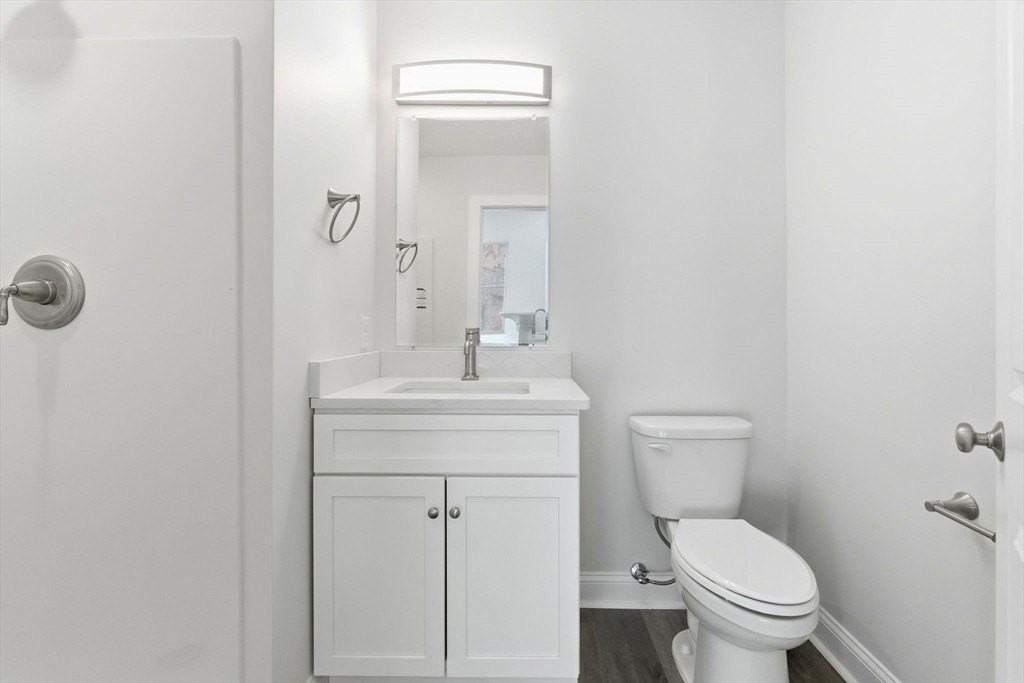 19 Essex St #401 - Photo 3 of 5