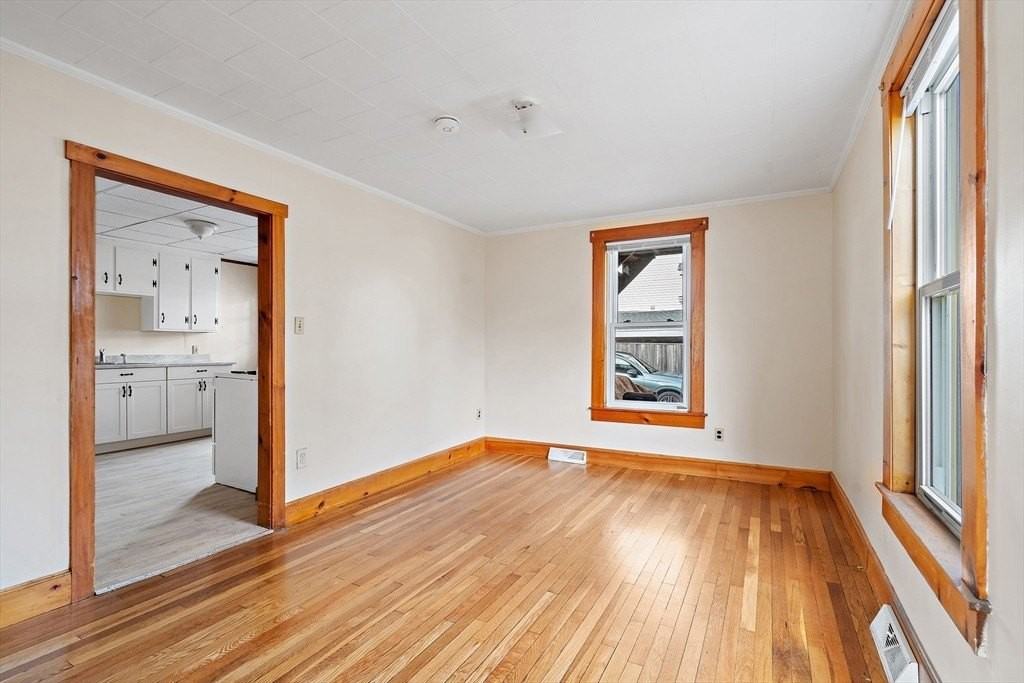 4 Sutherland St #4-1 - Photo 5 of 13