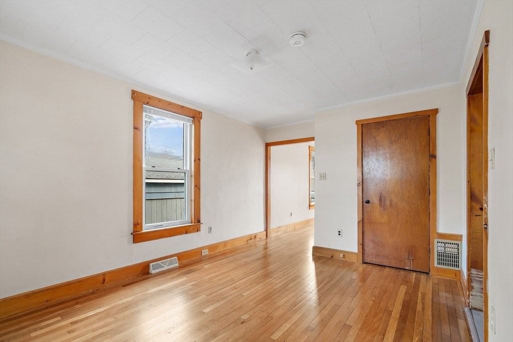 4 Sutherland St #4-1 - Photo 6 of 13