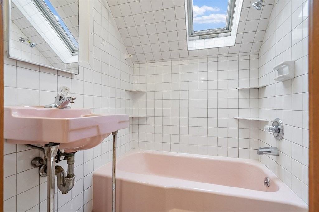 2 Sutherland St #3 - Photo 7 of 10