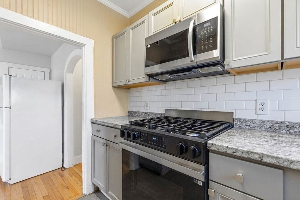 1690 N Main St #3 - Photo 3 of 18