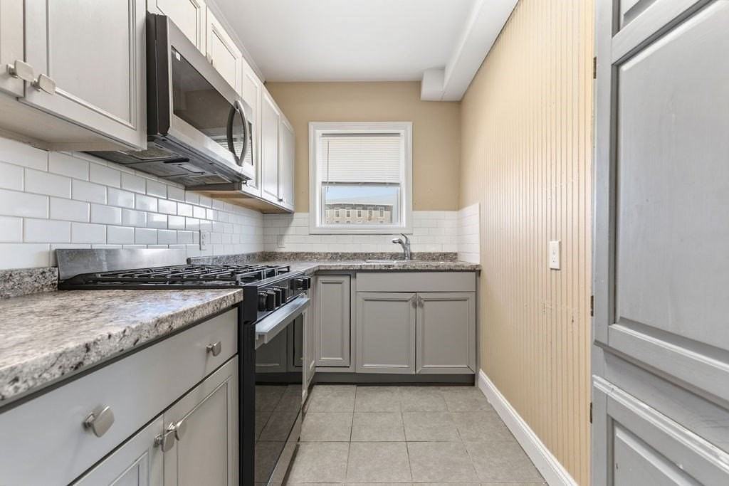 1690 N Main St #3 - Photo 4 of 18