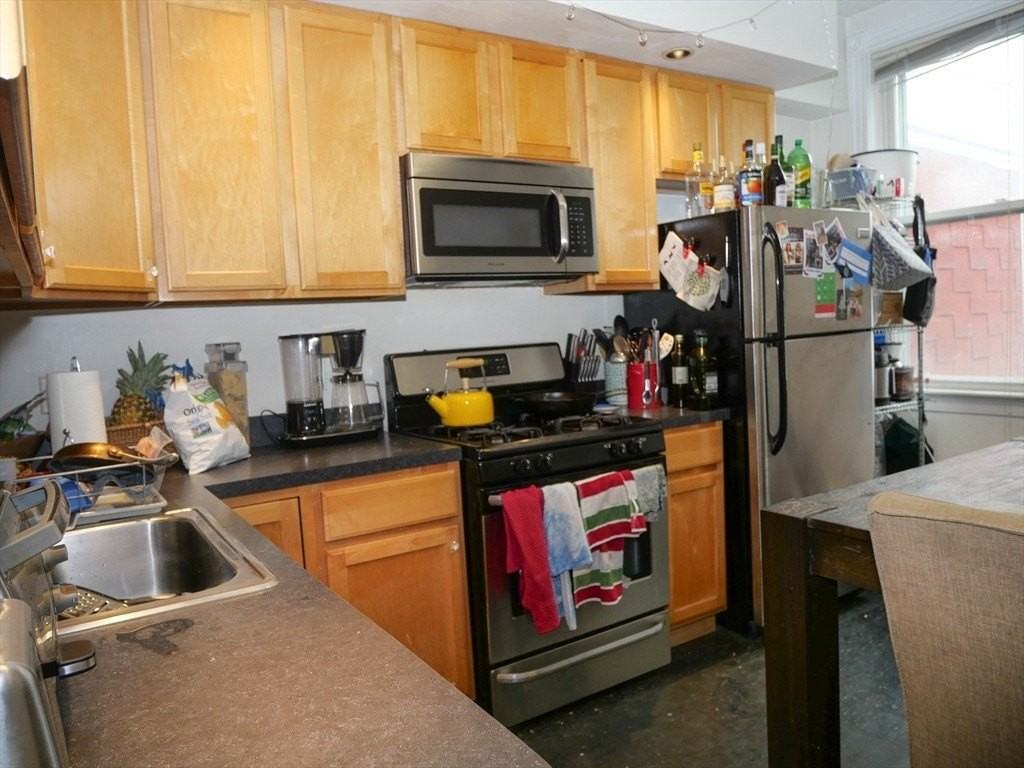 237 W 3rd St #2 - Photo 5 of 11