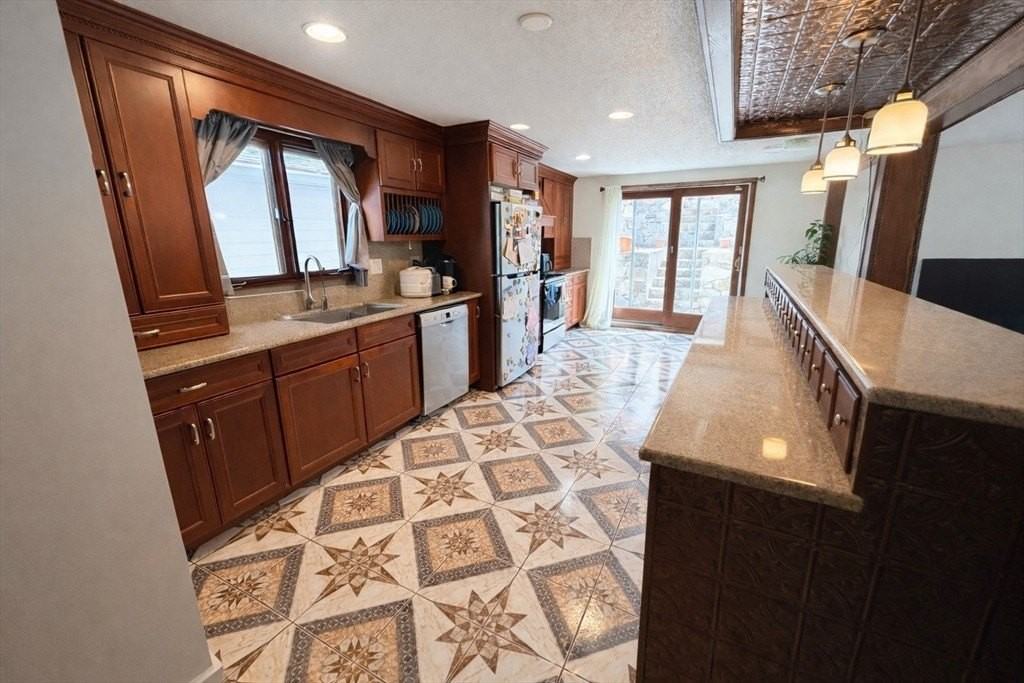 183 Forest St #B - Photo 2 of 15