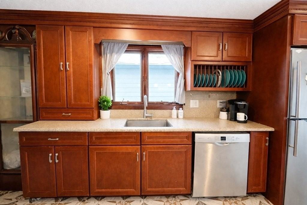 183 Forest St #B - Photo 4 of 15