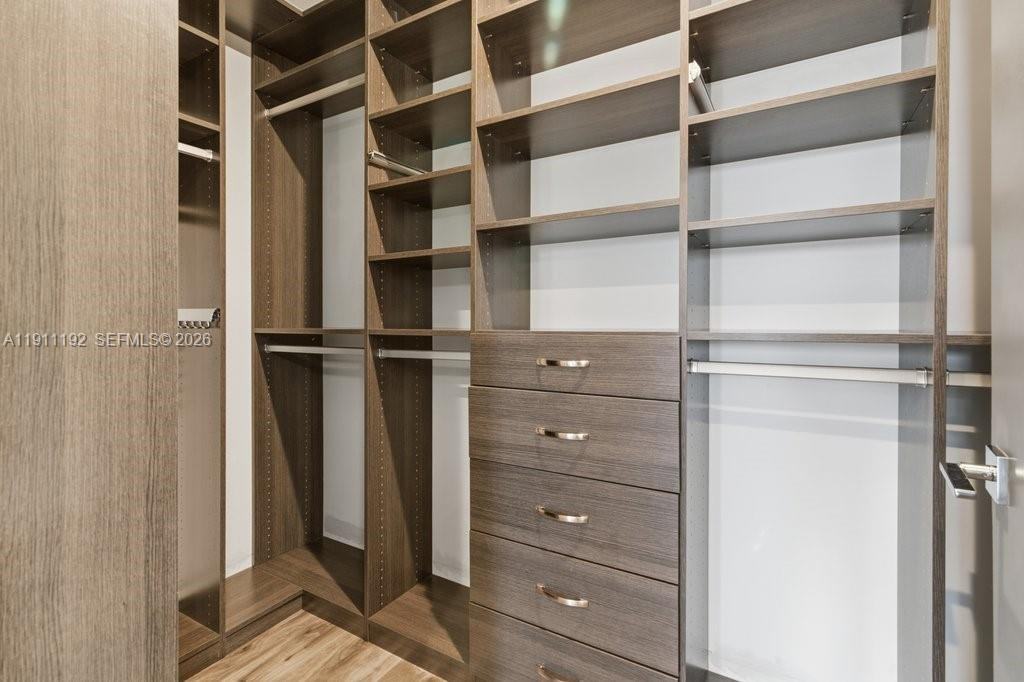 913 Northwest 45th Terrace #913 - Photo 5 of 32