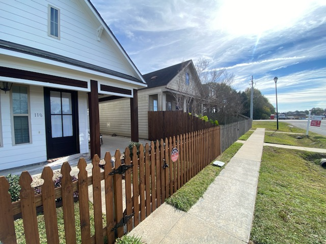 110 Miramar Blvd - Photo 2 of 42