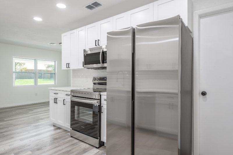 763 Ne 12th St - Photo 7 of 37