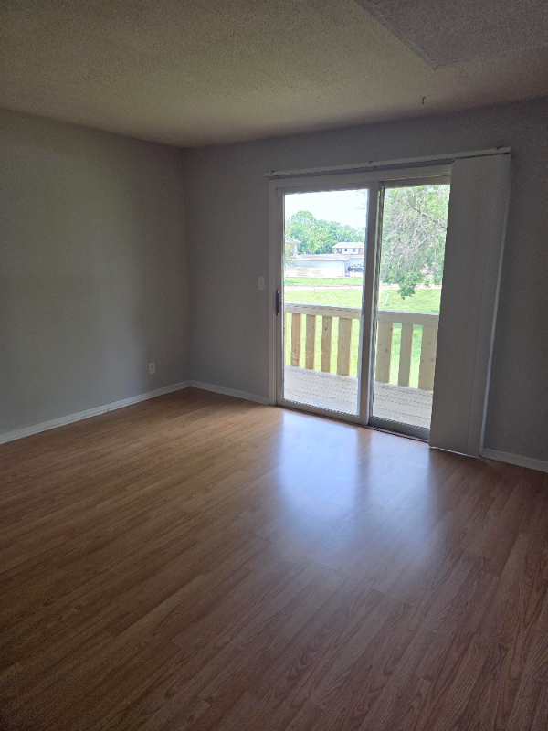 1923 Nw Hickory Ln - Photo 5 of 11