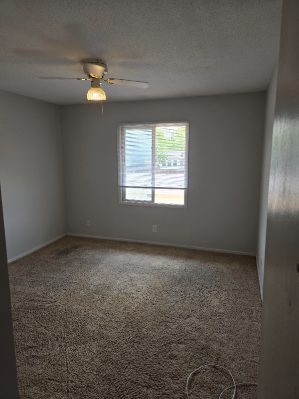 1923 Nw Hickory Ln - Photo 6 of 11