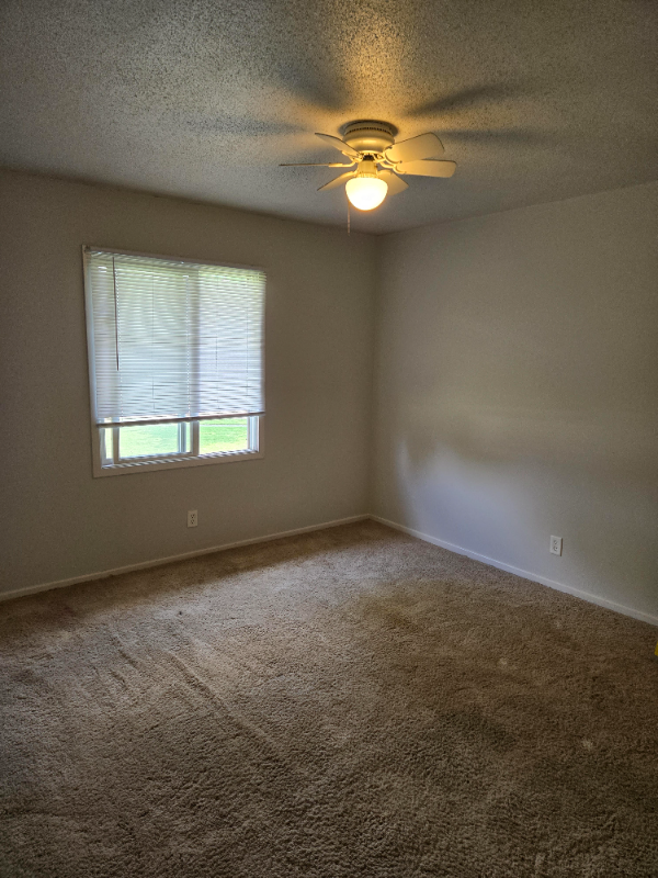 1923 Nw Hickory Ln - Photo 7 of 11