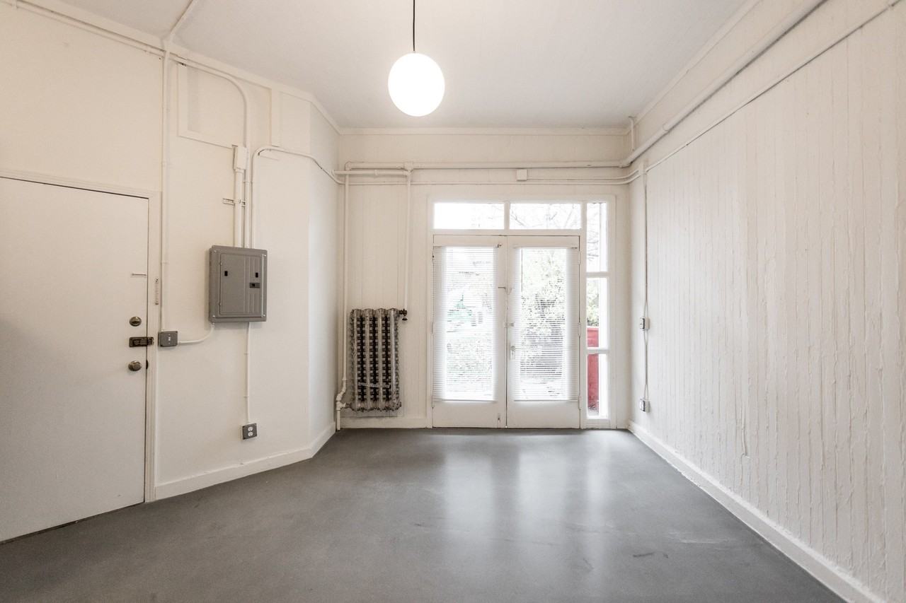 223 Ferry Mall #103 - Photo 2 of 14