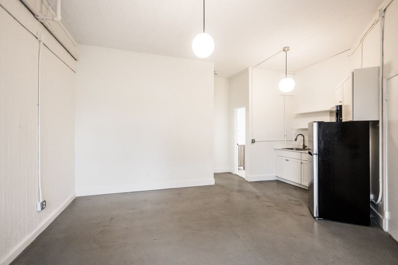 223 Ferry Mall #103 - Photo 6 of 14