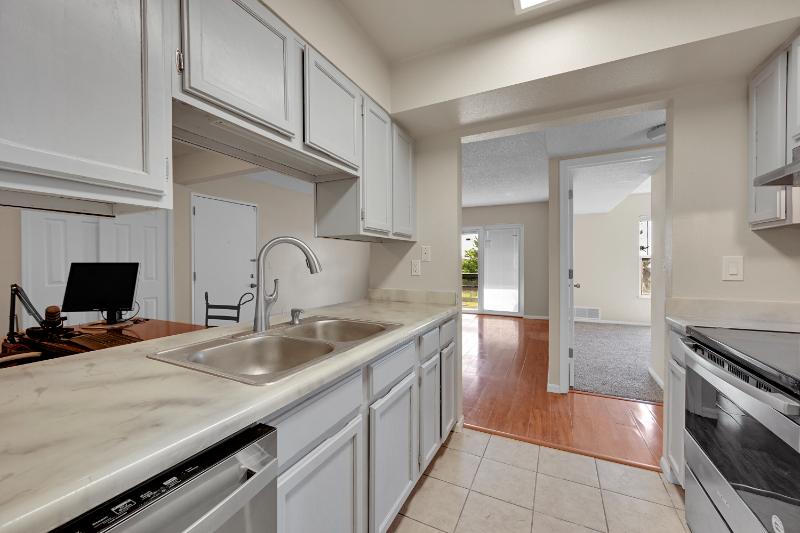 539 Wright St #201 - Photo 7 of 27