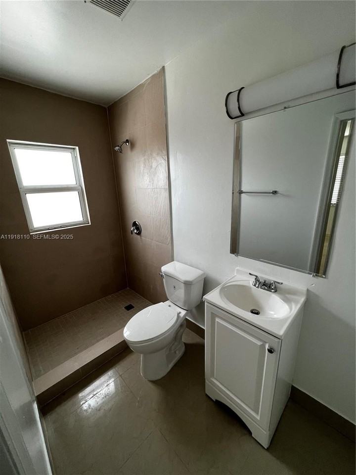 2971 Southwest 38th Avenue #FD - Photo 2 of 5