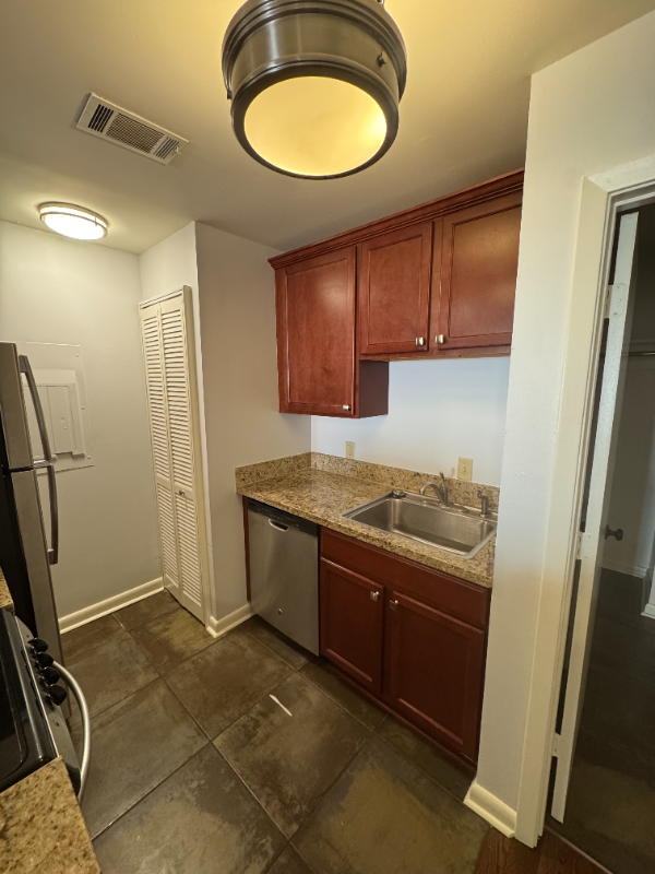 518 E 7th St #17 - Photo 3 of 12
