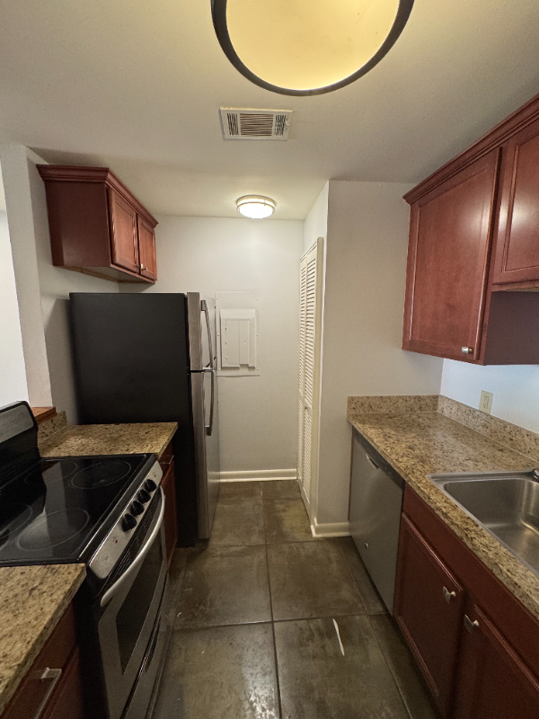 518 E 7th St #17 - Photo 4 of 12