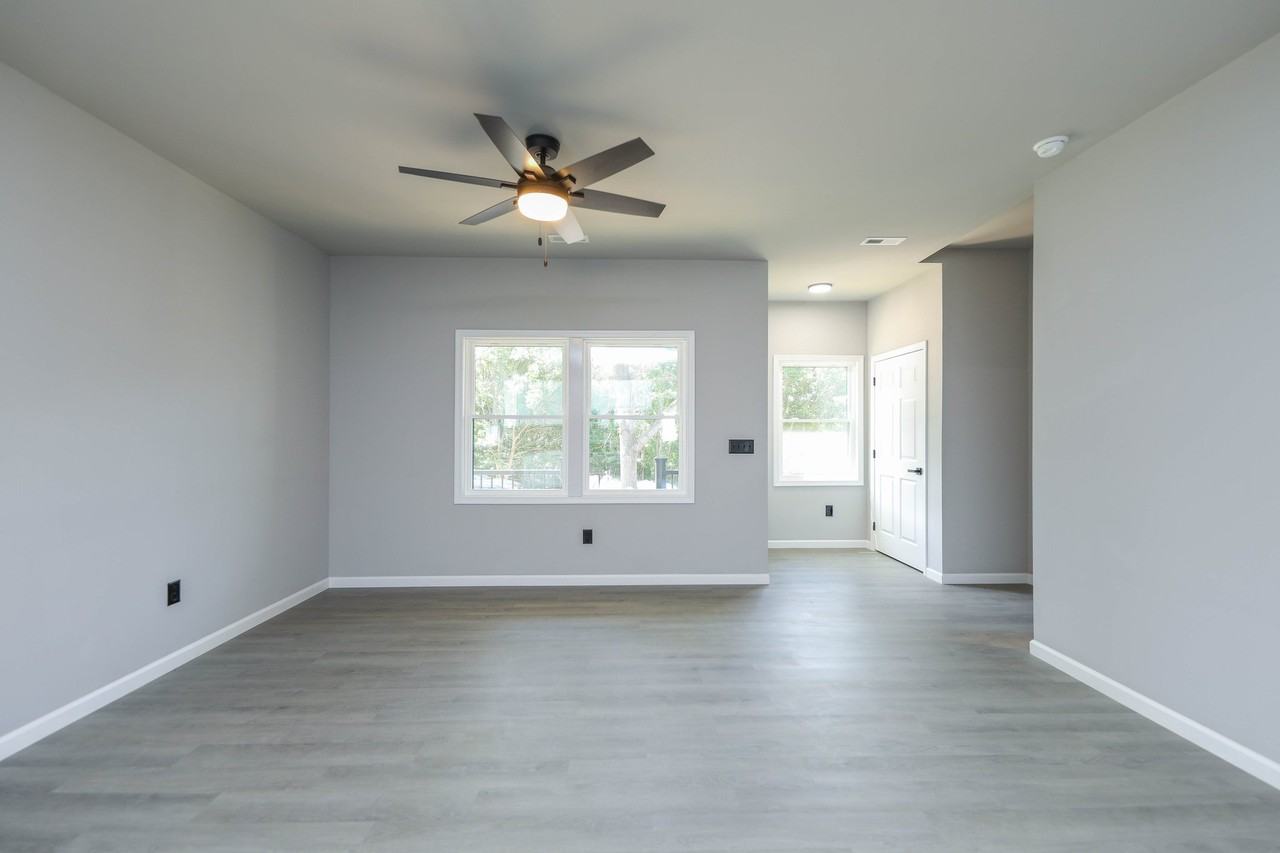 1006 Pocahontas St - Photo 5 of 37