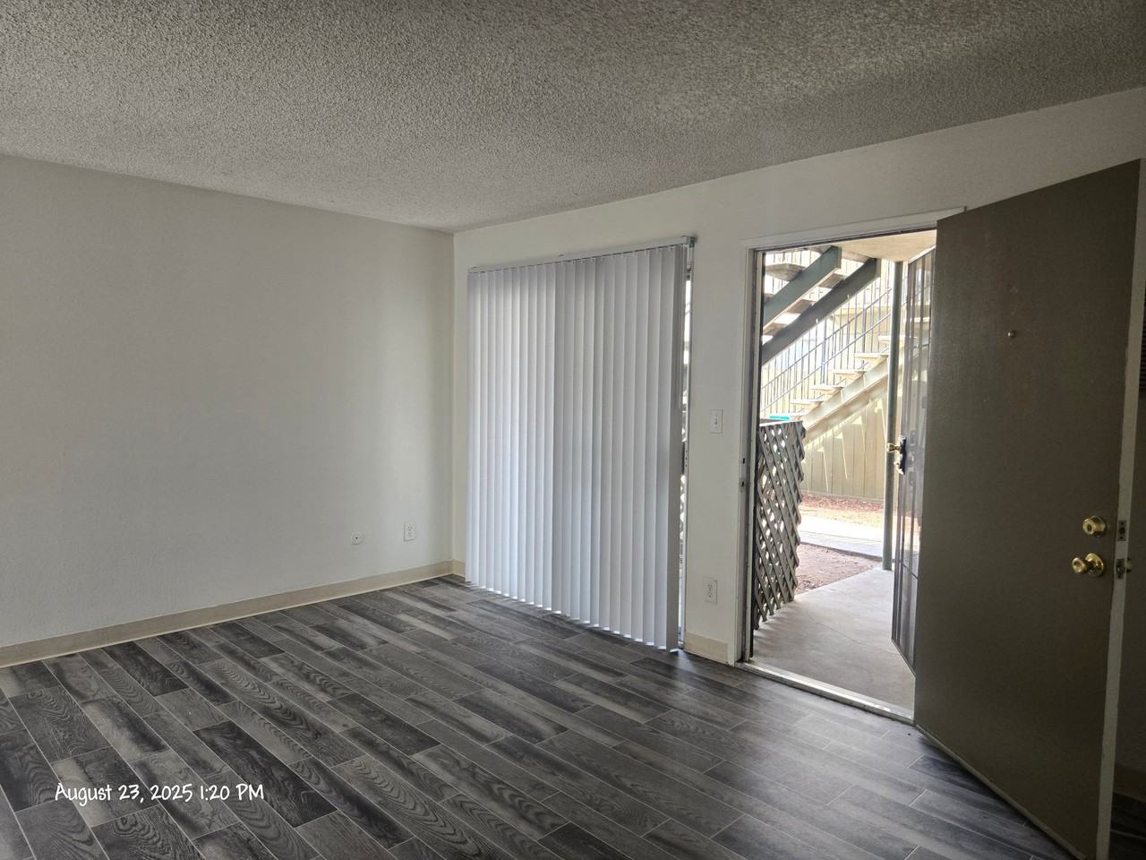 991 N Mollison Ave #09 - Photo 5 of 6