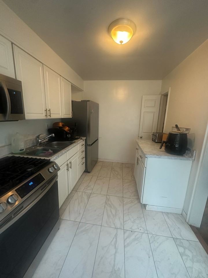 2301 Iverson St - Photo 2 of 6