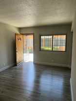 9617 1/2 S Hoover St - Photo 1 of 1