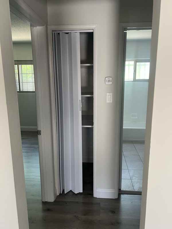 9617 1/2 S Hoover St - Photo 5 of 7