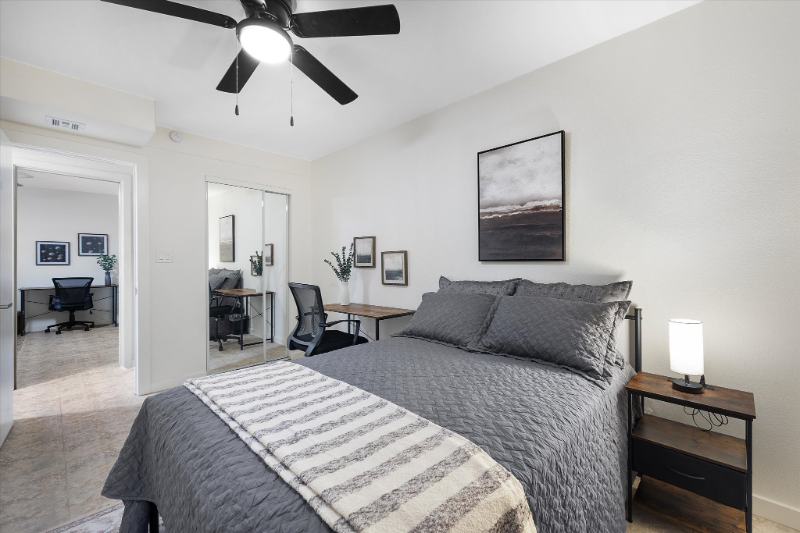 334 W Horseshoe Ave - Photo 3 of 11