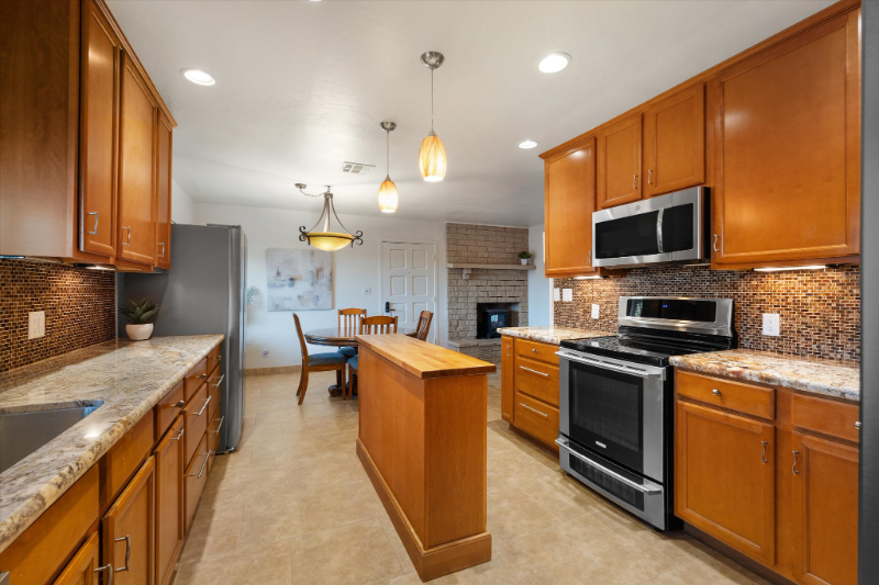 334 W Horseshoe Ave - Photo 5 of 11