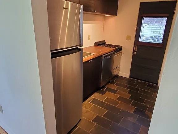 403 23rd St #8 - Photo 4 of 10