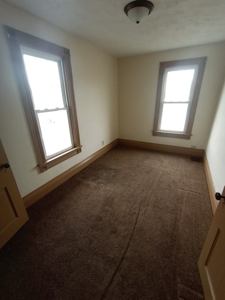 825 Tremont Ave Sw #A - Photo 4 of 8