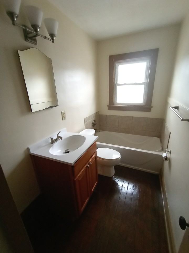 825 Tremont Ave Sw #A - Photo 7 of 8