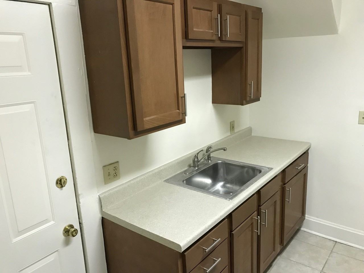 616 John Marshall Dr - Photo 4 of 19