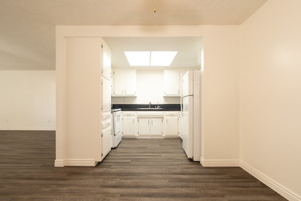 1130 Meadow Lake Dr #06 - Photo 4 of 10
