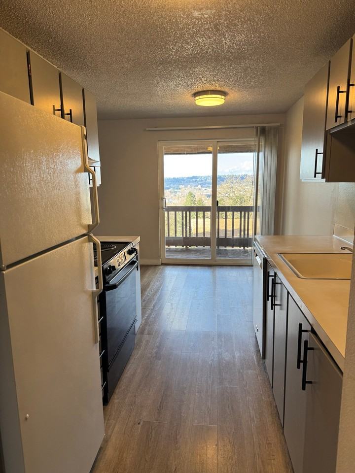 308 Summit Ave N #20 - Photo 3 of 16