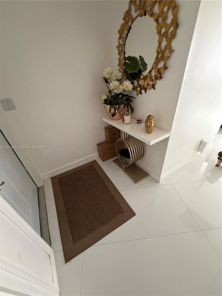 13198 Southwest 10th Street - Photo 3 of 22