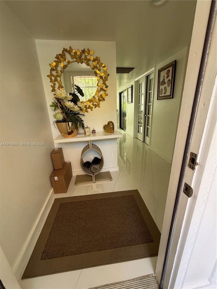 13198 Southwest 10th Street - Photo 5 of 22