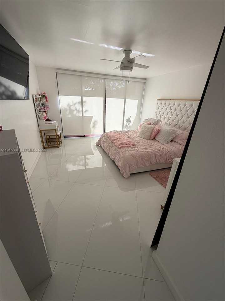 13198 Southwest 10th Street - Photo 7 of 22