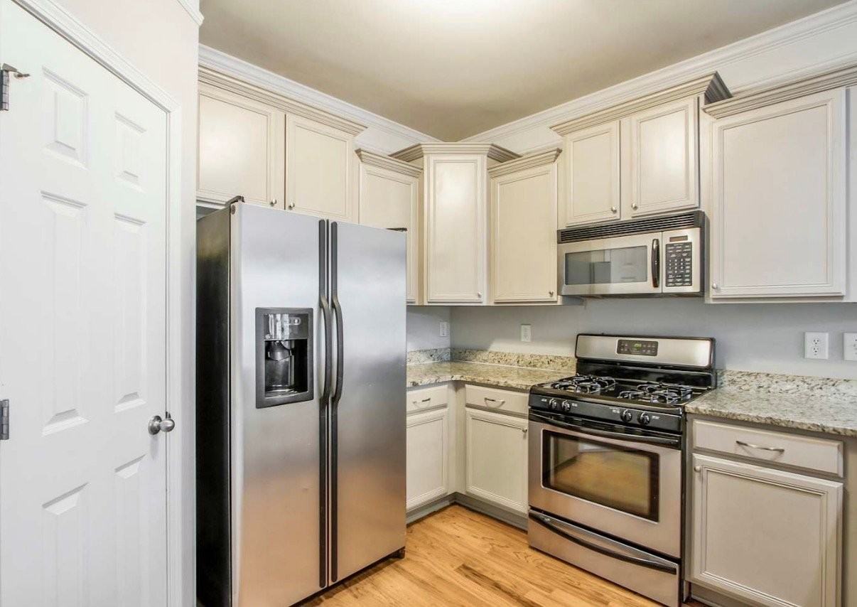 2517 Brentford Pl - Photo 6 of 13