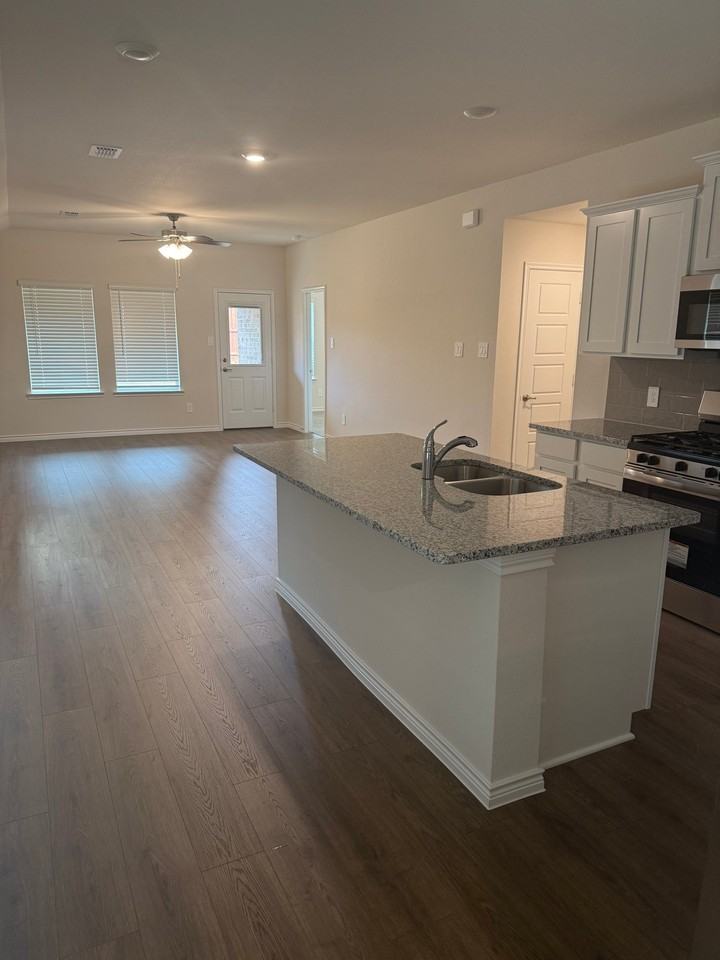 10325 Barron Dr - Photo 4 of 12