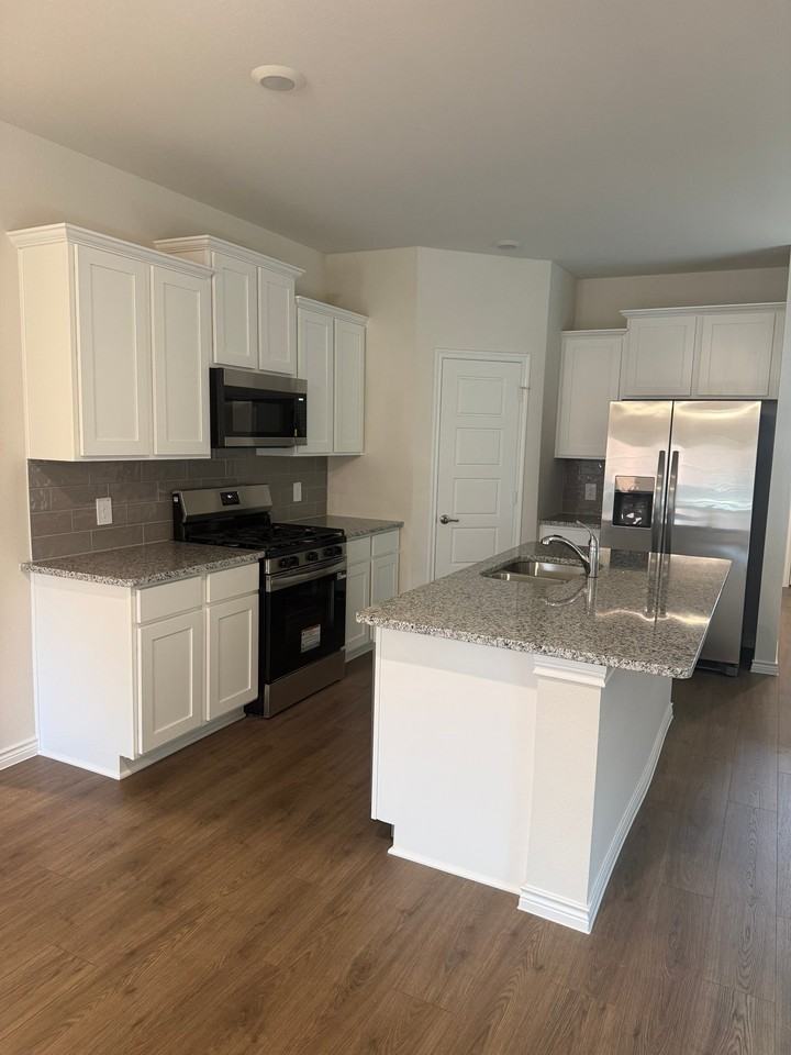 10325 Barron Dr - Photo 5 of 12