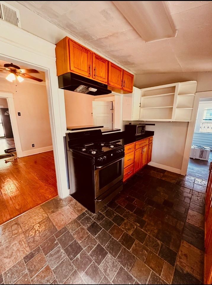 1047 Fleece St - Photo 2 of 20