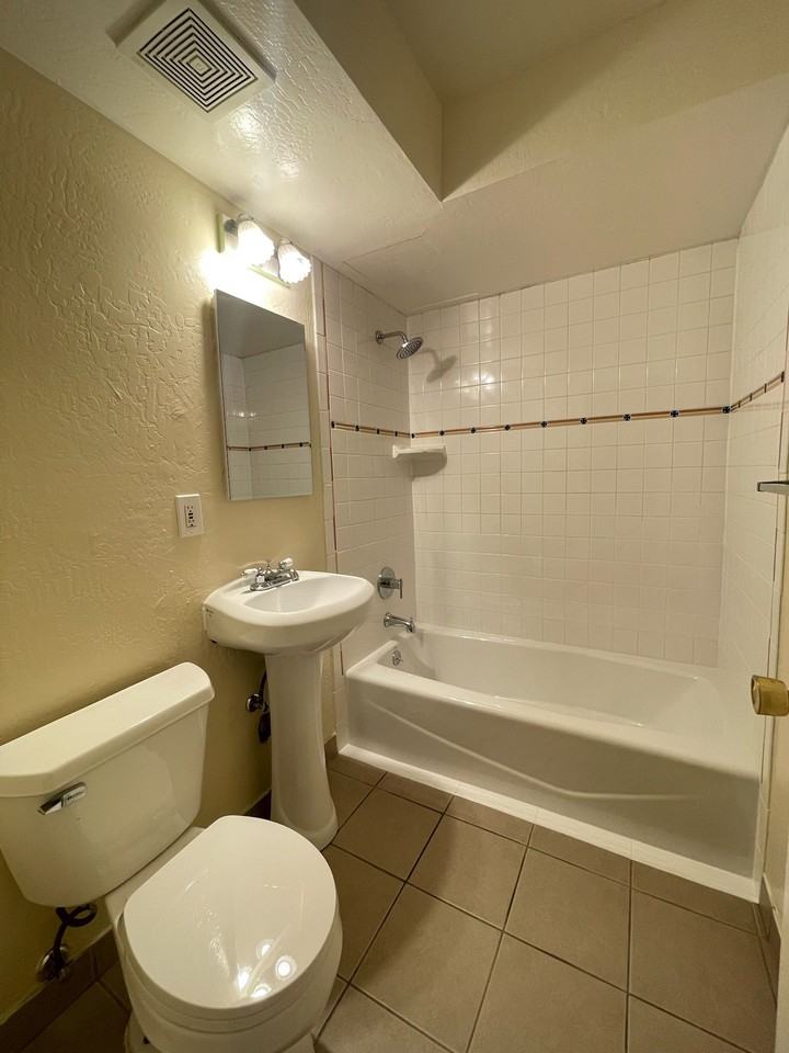 630 Lincoln Rd E - Photo 5 of 11