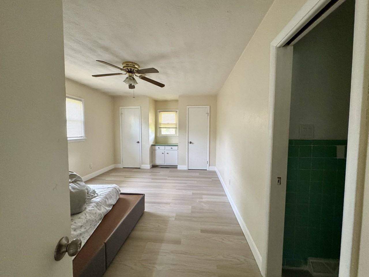 20 Sandra Dr - Photo 3 of 6