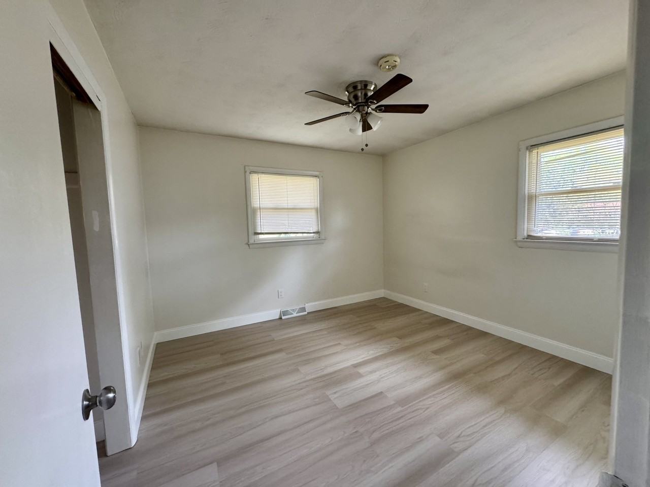 20 Sandra Dr - Photo 4 of 6