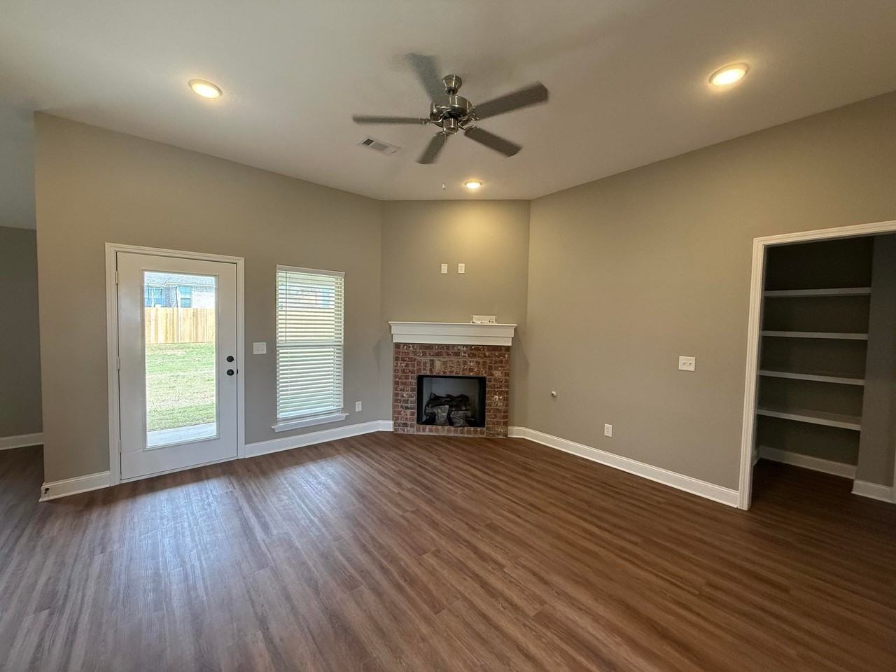 116 Madisonville Dr - Photo 2 of 20